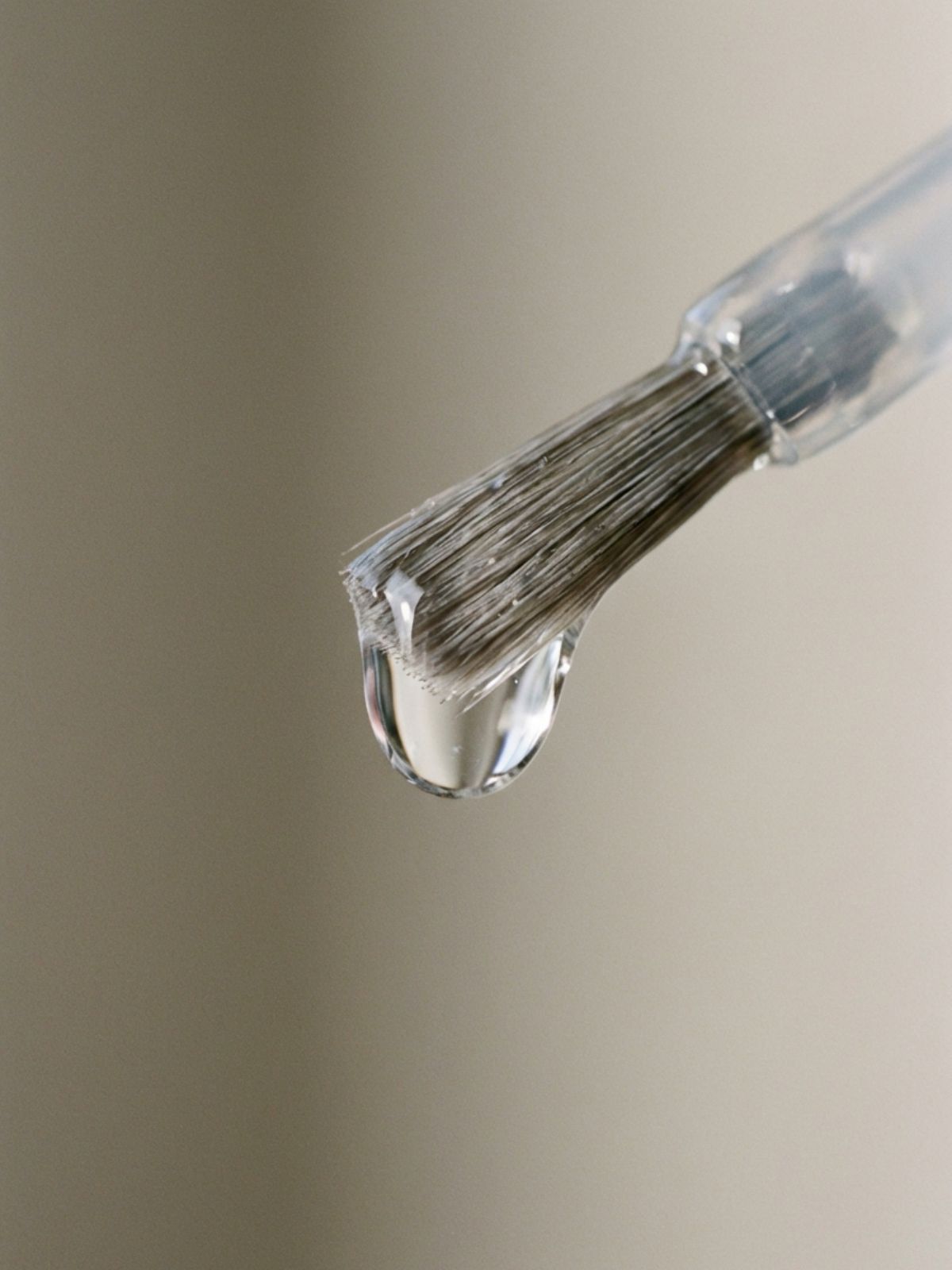 Best Glue for Press-On Nails - Understanding viscosity is key: thicker gels fill gaps, while liquids offer a rapid bond.