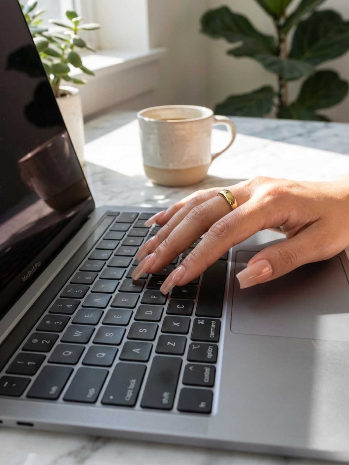 Best Nude Press-On Nails on Amazon - For a sheer, glossy finish that mimics a fresh gel manicure, medium square shapes are trending.