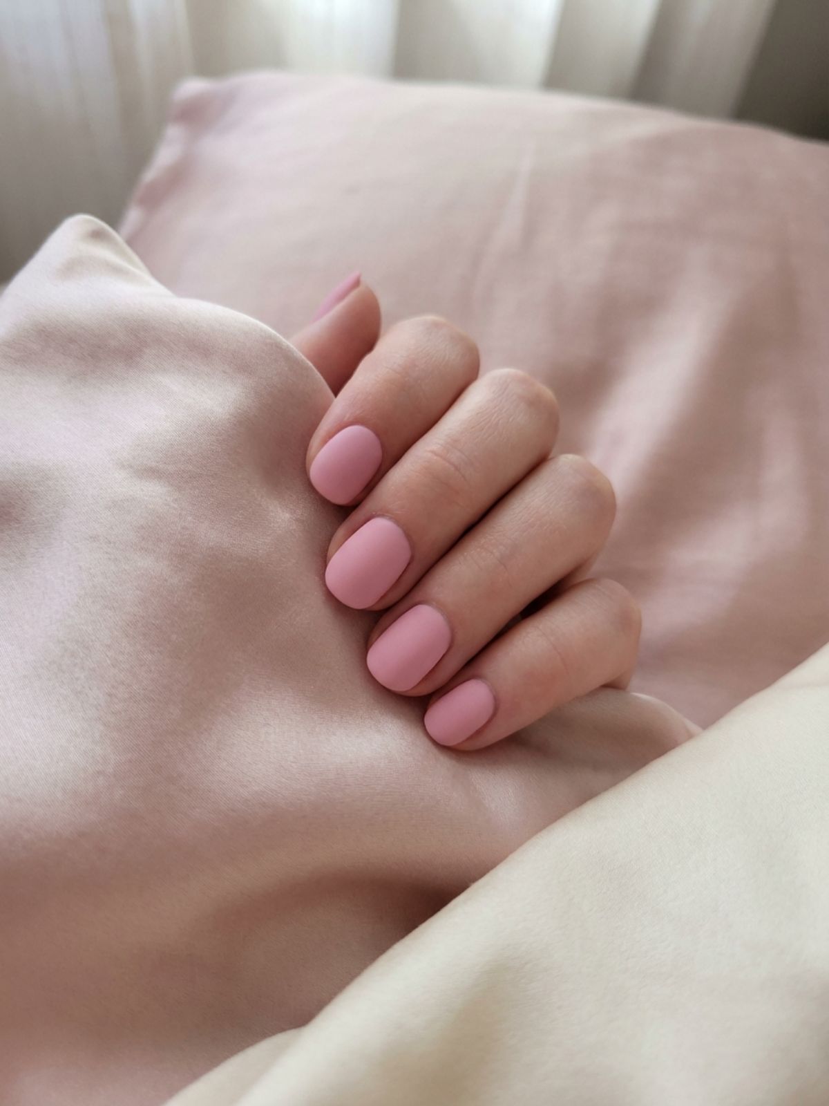 Switch up the texture with a sophisticated matte velvet pink finish. Soft Pink Minimal Nail Ideas - Switch up the texture with a sophisticated matte velvet pink finish.