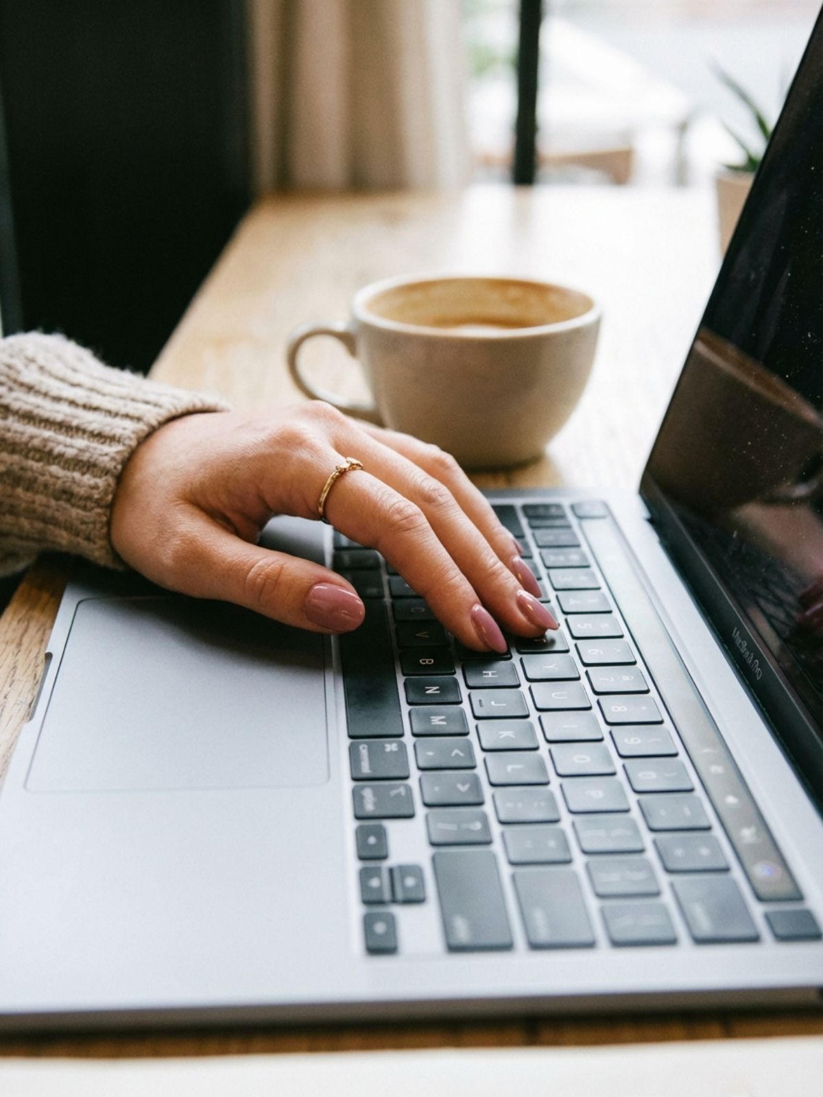 Best Minimal Press-On Nails for Fall - Muted mauve tones are the perfect understated choice for the office.